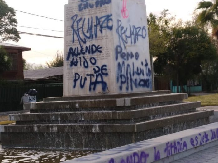 Organizaciones repudian ataque con rayados obscenos a monumento de Salvador Allende en San Joaquín Organizaciones repudian ataque con rayados obscenos a monumento de Salvador Allende en San Joaquín