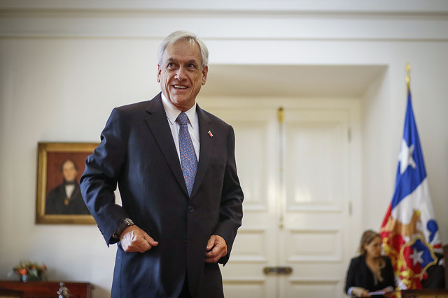 Piñera crea nueva unidad y nombra a exeditor de El Mercurio como “zar comunicacional” de La Moneda Piñera crea nueva unidad y nombra a exeditor de El Mercurio como “zar comunicacional” de La Moneda