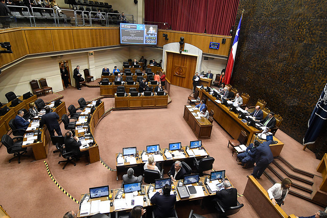 Uno y uno: Senado aprueba indicación sobre independientes pero rechaza fórmulas sobre paridad y se va a Comisión Mixta Uno y uno: Senado aprueba indicación sobre independientes pero rechaza fórmulas sobre paridad y se va a Comisión Mixta
