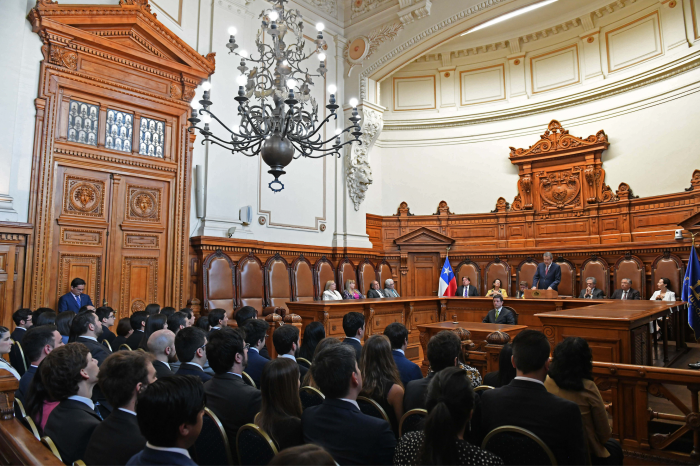 Presidente de la Corte Suprema insiste con su crítica a la jueza Acevedo: magistrados deben desligarse de «ideas preconcebidas o irreflexivas» Presidente de la Corte Suprema insiste con su crítica a la jueza Acevedo: magistrados deben desligarse de