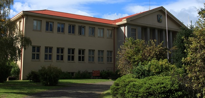 Universidad Austral se desmarca de oferta al vocero de la ACES: “En ningún caso los cupos pueden ser ofrecidos por un director de Escuela” Universidad Austral se desmarca de oferta al vocero de la ACES: