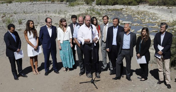 Ministro Moreno pide a grandes empresas reducir al menos un 10% el consumo de agua como medida para enfrentar la sequía