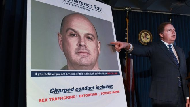 Lawrence Ray, el hombre acusado de crear una secta sexual en la universidad de su hija y de abusar de los amigos de esta Lawrence Ray, el hombre acusado de crear una secta sexual en la universidad de su hija y de abusar de los amigos de esta
