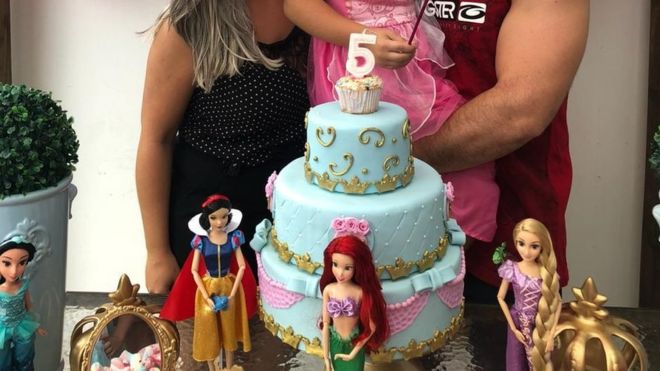 Niños transgénero: “Nos denunciaron por dejar que nuestro hijo de 5 años usara ropa de niña” Niños transgénero: “Nos denunciaron por dejar que nuestro hijo de 5 años usara ropa de niña”