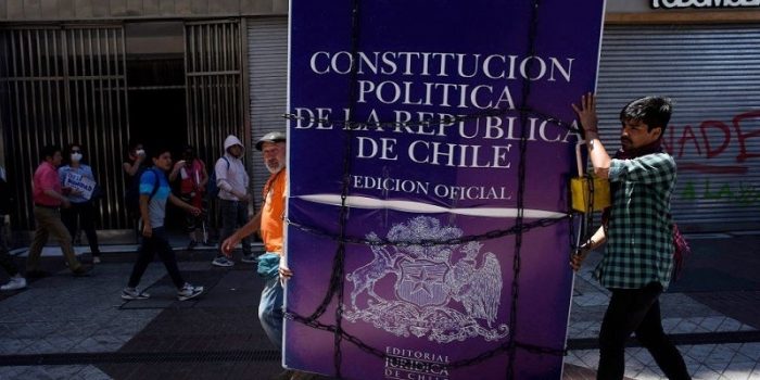 El sinsentido de la confrontación ciega en la conversación constituyente El sinsentido de la confrontación ciega en la conversación constituyente