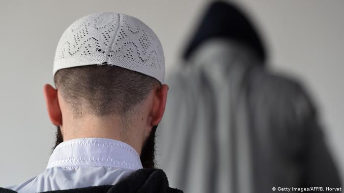 Macron impondrá mayor control a imanes extranjeros en “lucha contra el separatismo islamista” Macron impondrá mayor control a imanes extranjeros en