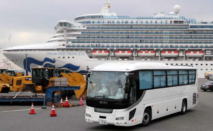 Comienzan a salir pasajeros que estaban en cuarentena en crucero en Japón Comienzan a salir pasajeros que estaban en cuarentena en crucero en Japón