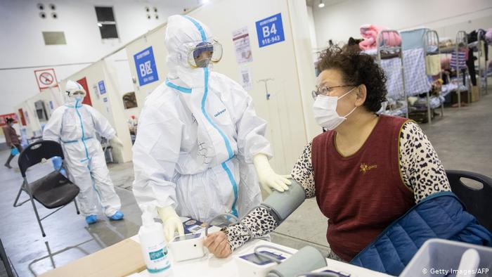 Balance de muertos en China por coronavirus sube a 2.000 Balance de muertos en China por coronavirus sube a 2.000
