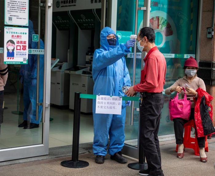 China eleva a 2.592 los muertos por Coronavirus entre los 77.150 infectados China eleva a 2.592 los muertos por Coronavirus entre los 77.150 infectados