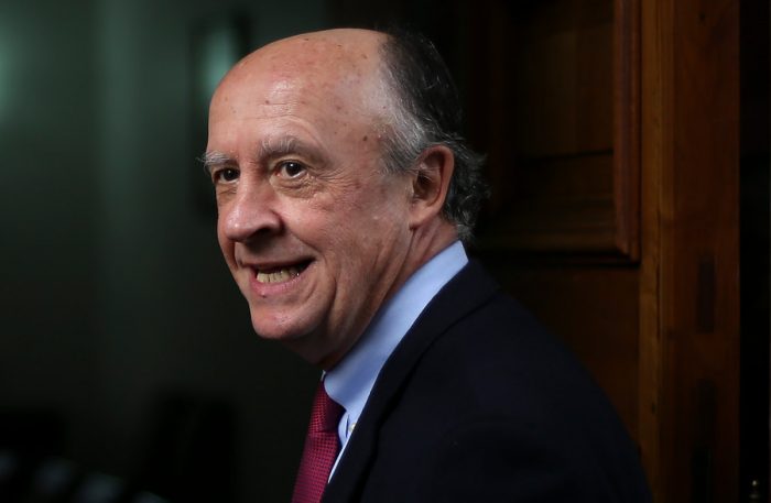 A cuatro meses del estallido social y a pesar de la evidencia en contra, La Moneda insiste en la tesis de la “influencia de redes sociales extranjeras” en las protestas A cuatro meses del estallido social y a pesar de la evidencia en contra, La Moneda insiste en la tesis de la