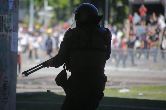 Corte de Apelaciones rechaza recurso de protección presentado contra Carabineros por uso de escopetas antidisturbios Corte de Apelaciones rechaza recurso de protección presentado contra Carabineros por uso de escopetas antidisturbios