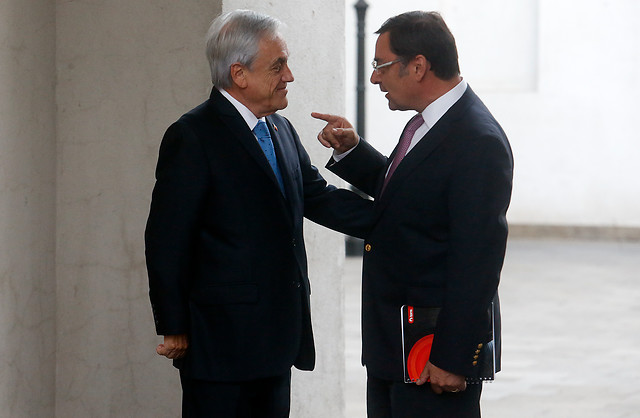 Guevara regresa a sus funciones y es recibido por el Presidente Piñera tras zafar de la acusación constitucional