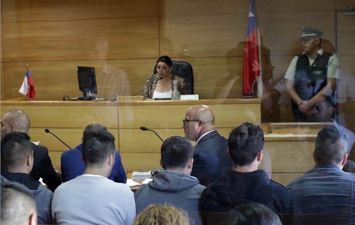 Decretan prisión preventiva para cinco ex carabineros involucrados en dos golpizas en Puente Alto