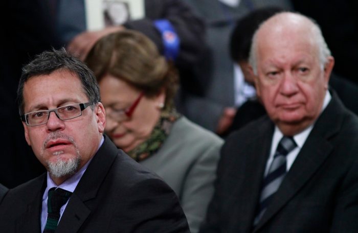 Ex Presidente Lagos y su hijo senador no han pagado durante 30 años las contribuciones de sus casas en Caleu Ex Presidente Lagos y su hijo senador no han pagado durante 30 años las contribuciones de sus casas en Caleu