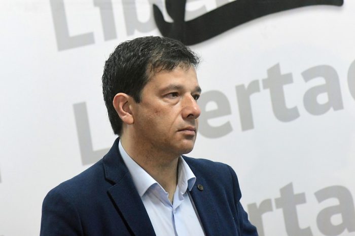 Exsubsecretario de Hacienda critica el manejo político de la crisis y baja las expectativas sobre una nueva Constitución: “El solo hecho de cambiarla no hará que se multipliquen los panes” Exsubsecretario de Hacienda critica el manejo político de la crisis y baja las expectativas sobre una nueva Constitución: