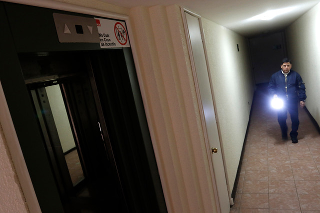 Sin luz: reportan corte de energía eléctrica en varias comunas de Santiago y O’Higgins Sin luz: reportan corte de energía eléctrica en varias comunas de Santiago y O'Higgins