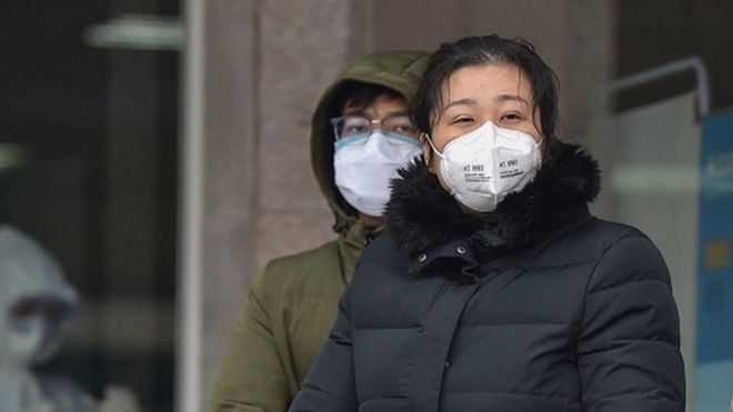 “Preferimos morirnos en casa que ir a un centro de cuarentena”: el dramático testimonio de una familia enferma de coronavirus en Wuhan