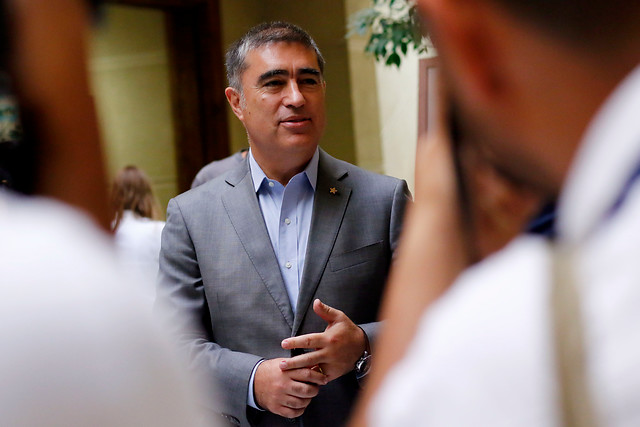 Diálogo Desbordes-oposición: derecha y Gobierno suben el tono para cuestionar estrategia del timonel RN Diálogo Desbordes-oposición: derecha y Gobierno suben el tono para cuestionar estrategia del timonel RN