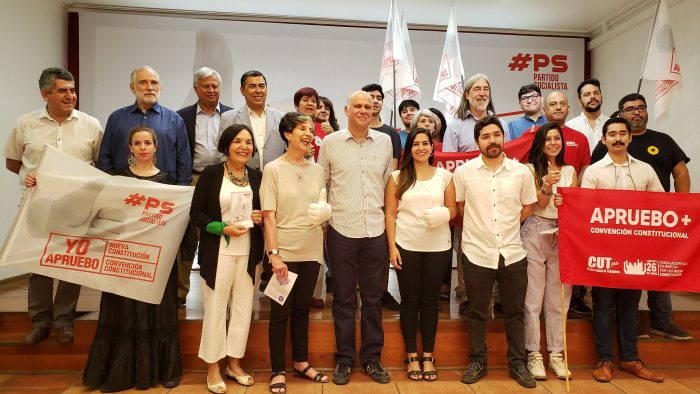 PS cambia el rojo por el blanco en su campaña por el apruebo a la nueva Constitución PS cambia el rojo por el blanco en su campaña por el apruebo a la nueva Constitución