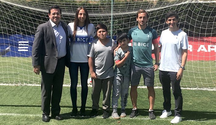 “Gol de chilena”: campaña entrega becas a niños sobrevivientes de cáncer “Gol de chilena”: campaña entrega becas a niños sobrevivientes de cáncer