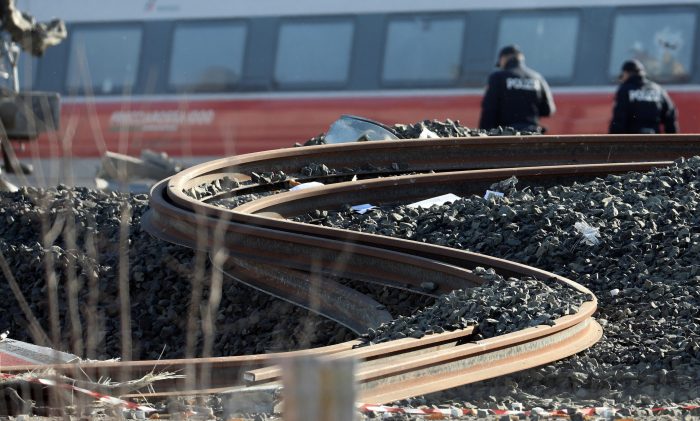 Dos muertos en descarrilamiento de tren en Italia Dos muertos en descarrilamiento de tren en Italia