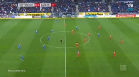 Jugadores del Bayern Munich y el Hoffenheim hacen “huelga” en plena cancha en rechazo a insultos de ultras