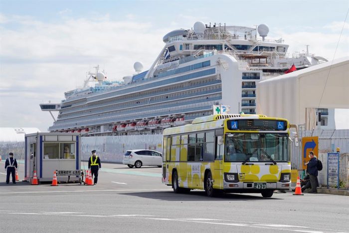 Chilenos dejan crucero Diamond Princess tras no arrojar positivo en test de coronavirus Chilenos dejan crucero Diamond Princess tras no arrojar positivo en test de coronavirus