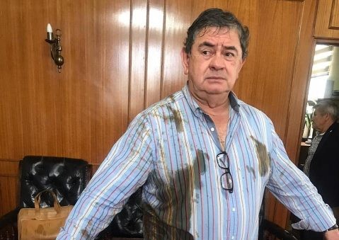 DC anunció acciones legales contra funcionaria municipal que atacó con bolsa de excremento a concejal de Talca DC anunció acciones legales contra funcionaria municipal que atacó con bolsa de excremento a concejal de Talca