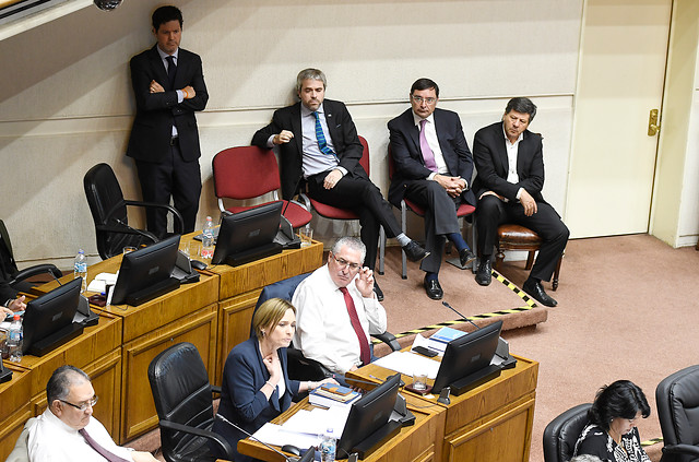 Derecha se frota las manos y la oposición rasga vestiduras tras fracaso de la acusación constitucional contra Guevara en el Senado Derecha se frota las manos y la oposición rasga vestiduras tras fracaso de la acusación constitucional contra Guevara en el Senado