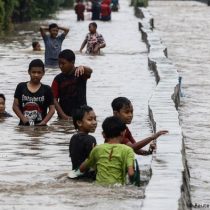 20.000 desplazados por inundaciones en Yakarta
