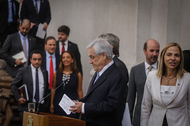 Oposición critica a Piñera por repetir el libreto de la violencia sin mencionar lo «verdaderamente necesario», como es un «acuerdo económico social» Oposición critica a Piñera por repetir el libreto de la violencia sin mencionar lo