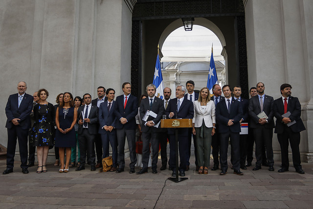 Piñera vuelve de vacaciones y apela a recuperar el “orden público” para tener un “plebiscito democrático, limpio y transparente” Piñera vuelve de vacaciones y apela a recuperar el “orden público” para tener un “plebiscito democrático, limpio y transparente”