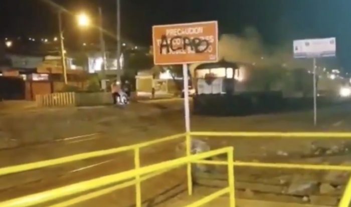 Andrónico Luksic por quema de tren en Antofagasta: “Nada justifica que la vida de dos personas y la seguridad de una ciudad entera se pongan en riesgo” Andrónico Luksic por quema de tren en Antofagasta: “Nada justifica que la vida de dos personas y la seguridad de una ciudad entera se pongan en riesgo”
