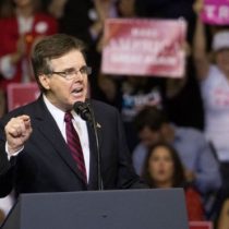 “No voy a morir por Wall Street”: la polémica en EE.UU. por el político que defiende arriesgar las vidas de los mayores para salvar la economía