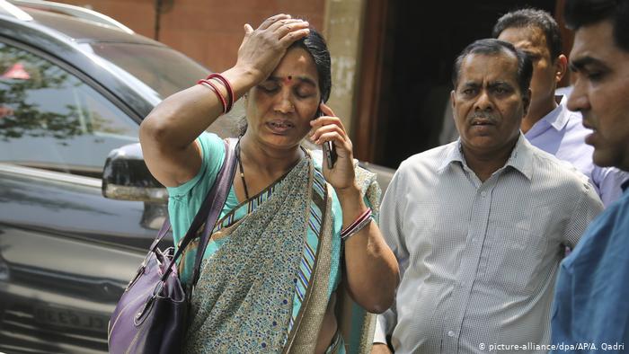 India ejecuta a cuatro autores de violar a una joven en un autobús India ejecuta a cuatro autores de violar a una joven en un autobús