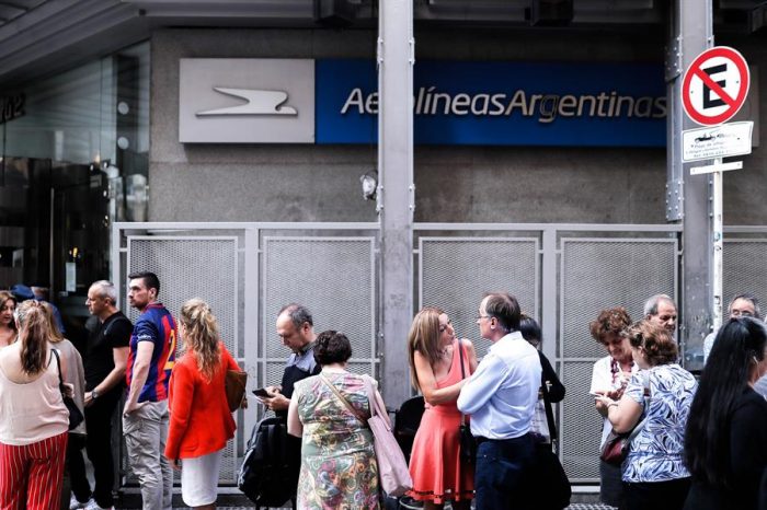 Argentina declara emergencia sanitaria y toma medidas drásticas tras confirmar los primeros casos autóctonos de coronavirus Argentina declara emergencia sanitaria y toma medidas drásticas tras confirmar los primeros casos autóctonos de coronavirus