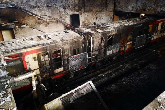 Piñera retrocede y ahora asegura que el Gobierno supo de incendios en el Metro después de lo sucedido en la estación Elisa Correa