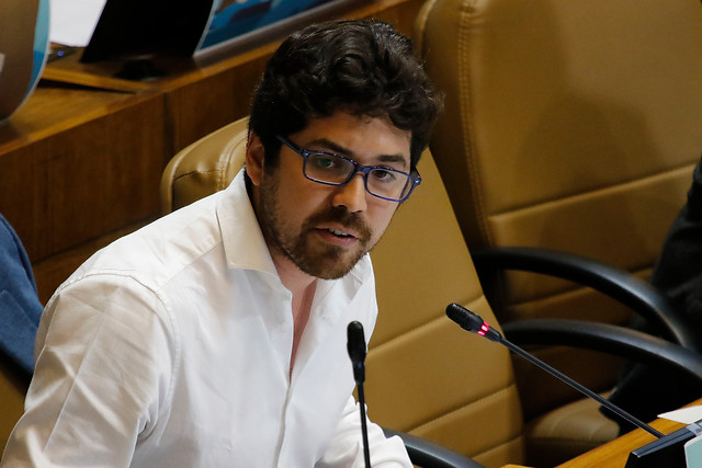Diputado Santana (PS) emplazó al Ministerio del Trabajo a fiscalizar las condiciones sanitarias de empaquetadores Diputado Santana (PS) emplazó al Ministerio del Trabajo a fiscalizar las condiciones sanitarias de empaquetadores