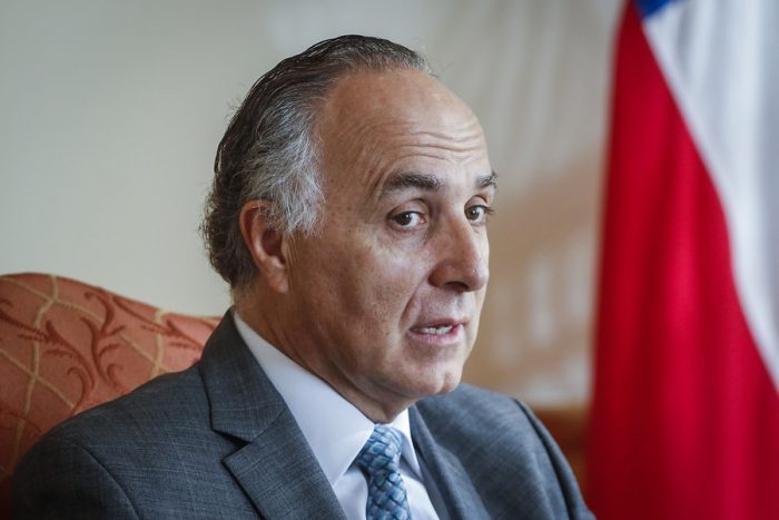 Chilenos a la deriva: Ribera pide paciencia y dice que “es imposible que la Cancillería contrate aviones u otras formas de aproximarlos” Chilenos a la deriva: Ribera pide paciencia y dice que