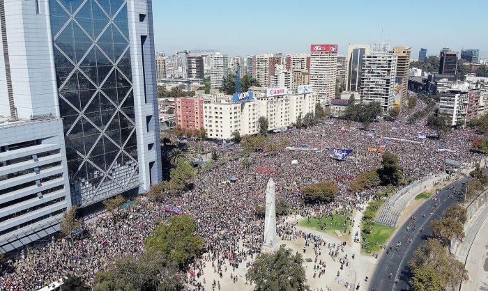 No paran de llegar: marcha del 8M convoca a cientos de miles de mujeres en Plaza de la Dignidad No paran de llegar: marcha del 8M convoca a cientos de miles de mujeres en Plaza de la Dignidad