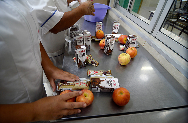 Junaeb admitió que canastas de alimentos para estudiantes no se han repartido con todos los productos Junaeb admitió que canastas de alimentos para estudiantes no se han repartido con todos los productos