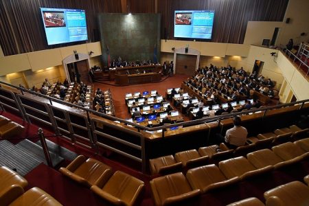 Cámara aprueba postergación de plebiscito para octubre a pesar de intento de sector UDI y Evopoli por hacerlo caer