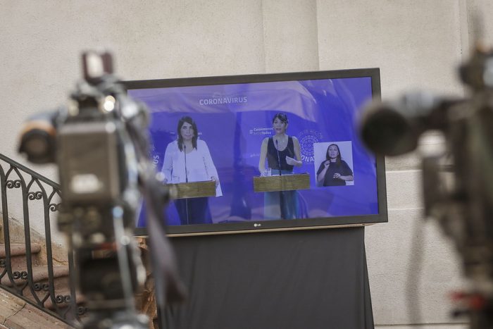 Descoordinación y mal manejo obliga a La Moneda a apelar a “didáctica” entrega de información sobre cuarentena total Descoordinación y mal manejo obliga a La Moneda a apelar a