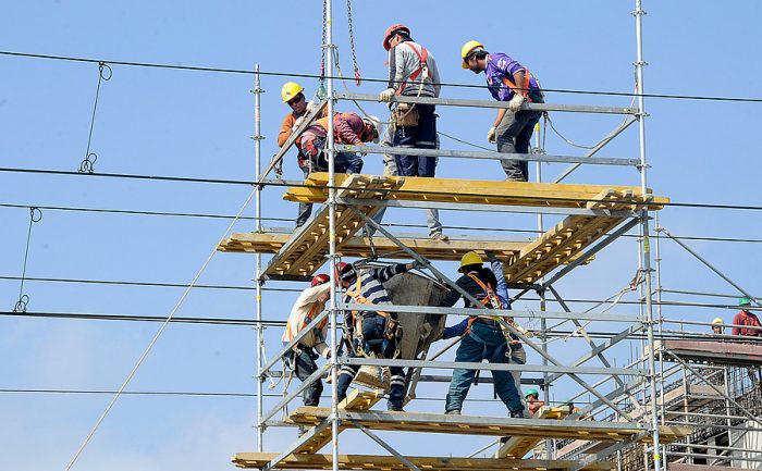 Presidente de la Cámara Chilena de la Construcción pronostica un panorama negro para el sector en medio de la emergencia sanitaria: “Estamos en un segundo peldaño de caída” Presidente de la Cámara Chilena de la Construcción pronostica un panorama negro para el sector en medio de la emergencia sanitaria: