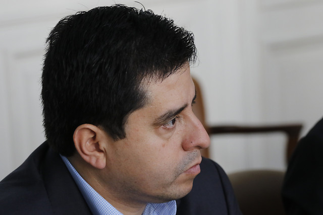Senador Araya emplaza al Presidente Piñera para que transparente cuántos ventiladores mecánicos se compraron, cuándo y cómo se distribuirán por región Senador Araya emplaza al Presidente Piñera para que transparente cuántos ventiladores mecánicos se compraron, cuándo y cómo se distribuirán por región
