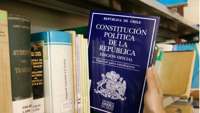 Constitución: fetiches y realidades Constitución: fetiches y realidades