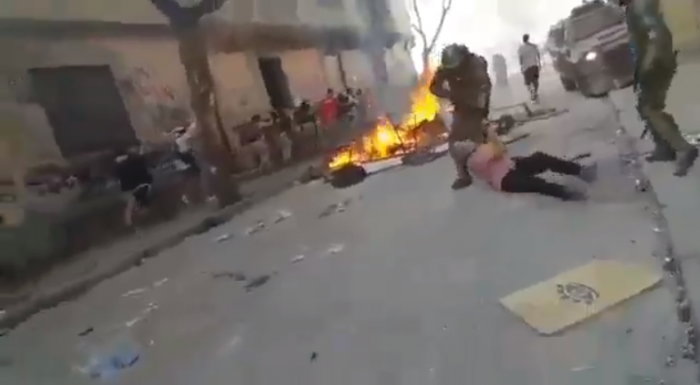 Intendencia se querella por Ley Antibarricadas contra adulto mayor agredido en Plaza de la Dignidad Intendencia se querella por Ley Antibarricadas contra adulto mayor agredido en Plaza de la Dignidad