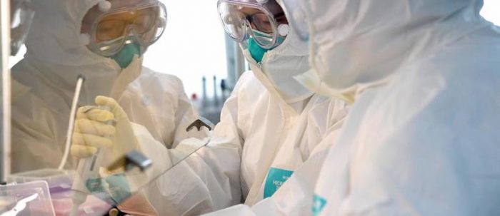 El virus que nos acerca alejándonos El virus que nos acerca alejándonos