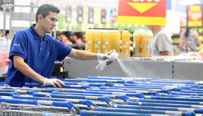 Walmart Chile mantiene horarios para asegurar abastecimiento de comunas en cuarentena Walmart Chile mantiene horarios para asegurar abastecimiento de comunas en cuarentena