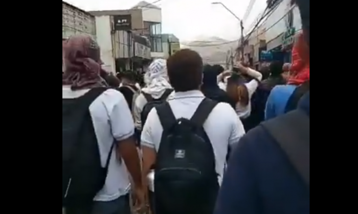 Secundarios se toman las calles de Iquique, Copiapó y Valparaíso en una nueva jornada de protestas Secundarios se toman las calles de Iquique, Copiapó y Valparaíso en una nueva jornada de protestas